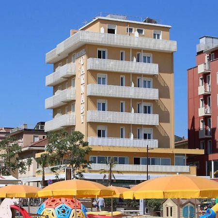 Hotel Carnaby Rimini Bagian luar foto