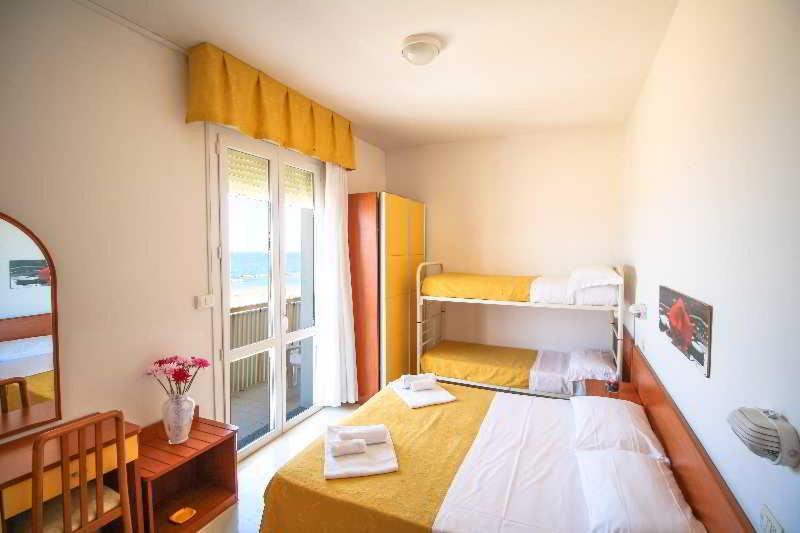 Hotel Carnaby Rimini Bagian luar foto