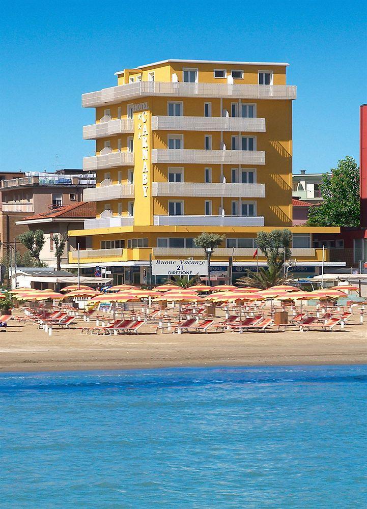 Hotel Carnaby Rimini Bagian luar foto