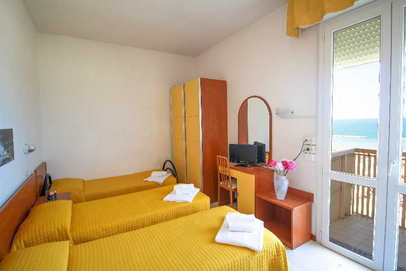 Hotel Carnaby Rimini Bagian luar foto