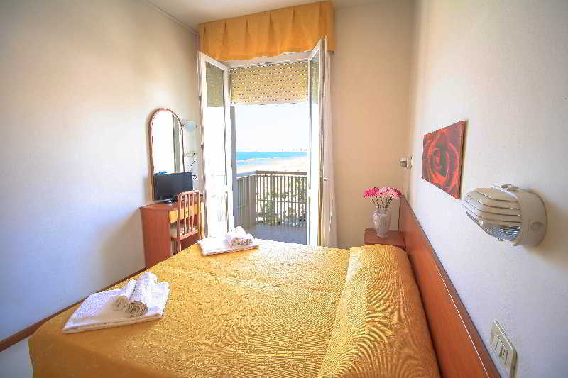 Hotel Carnaby Rimini Bagian luar foto