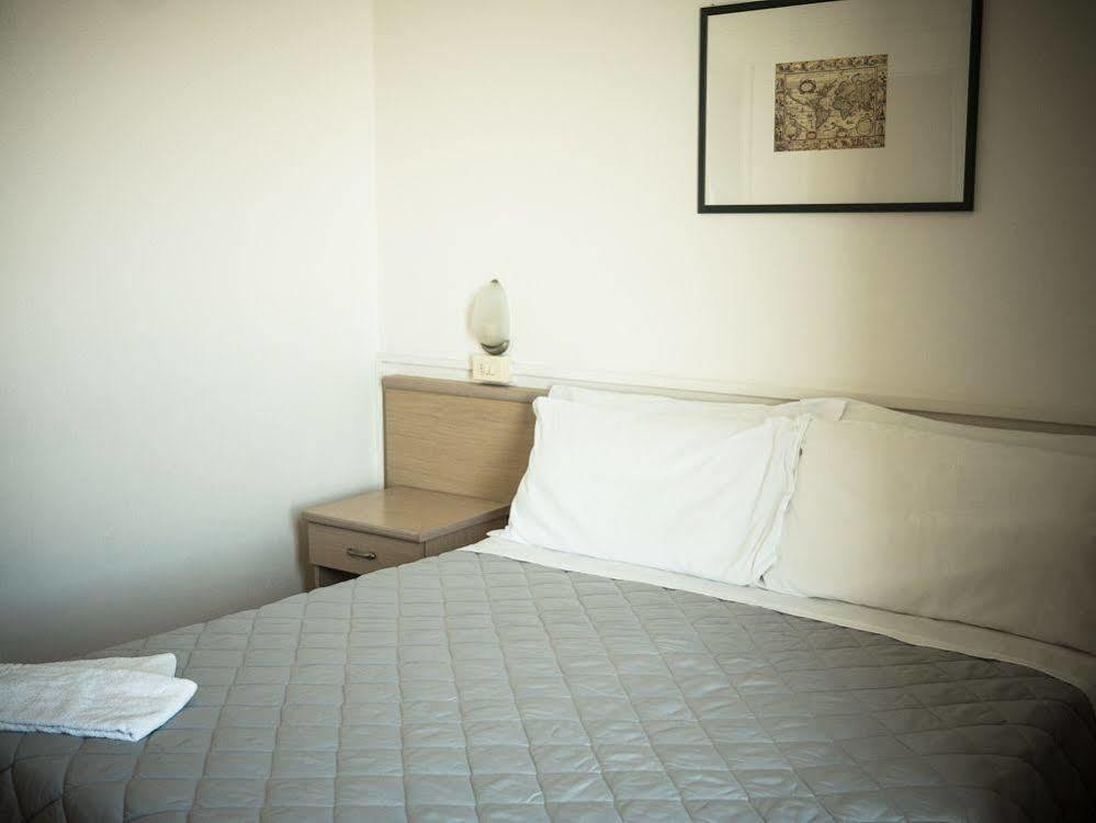 Hotel Carnaby Rimini Bagian luar foto